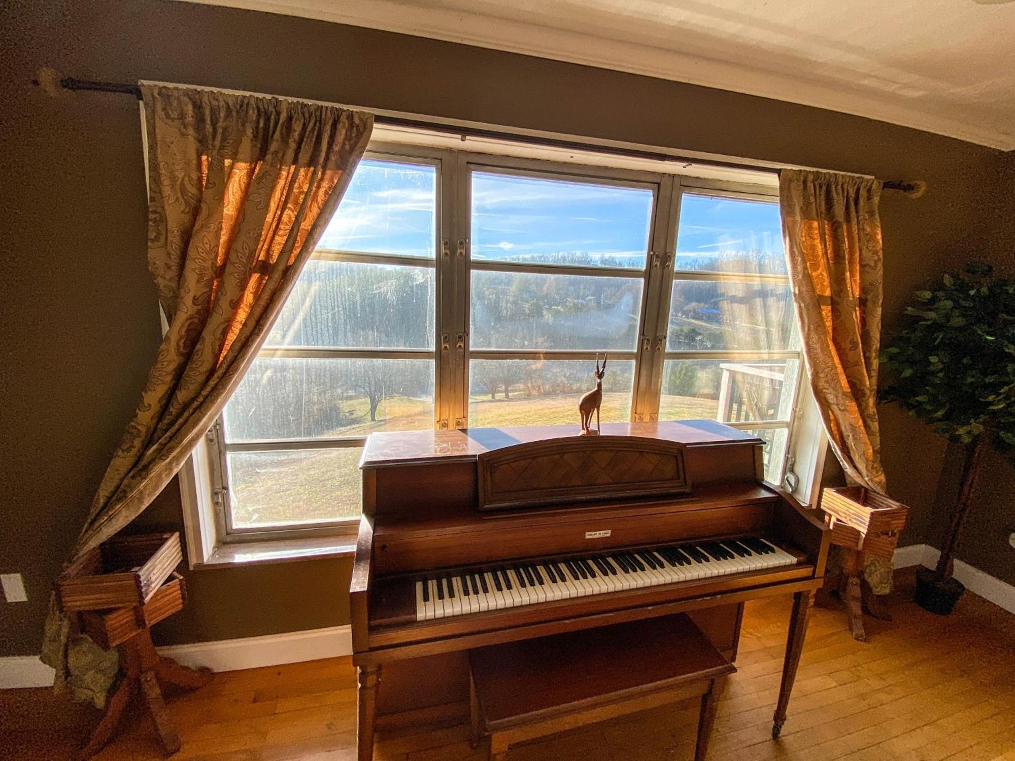 Mid-Century Vintage Brick Ranch Upstairs Guesthouse Севьервилл Экстерьер фото